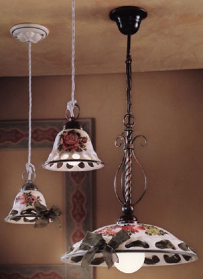 Cоздав коллекцию светильников Luce d&acute;interni, итальянские дизайнеры компании Lampadari Ferroluce доказали, что ленты можно заплетать не только в косы, но и в абажуры ламп.