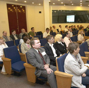 7 июня в пресс-зале Экспоцентра на Красной Пресне Группа MODUL провела презентацию "Реализация электротехнических проектов для офисных зданий на примере многофункционального комплекса Мерседес-Бенц Плаза".
