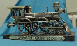 Медленно минуты уплывает в даль…