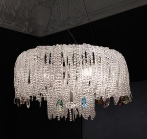Салон света и мебели MODUL предлагает люстру Mossi с кристаллами Swarovski.