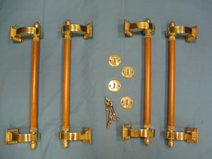 «Реставратор» выполняет дверные ручки для Смольного